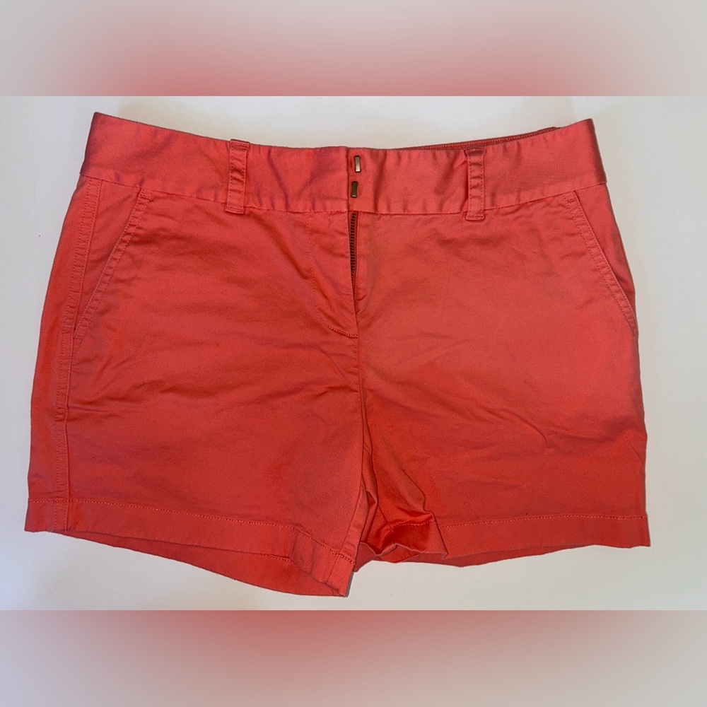 Women’s Vineyard Vines Coral Bermuda Shorts (Size 6)